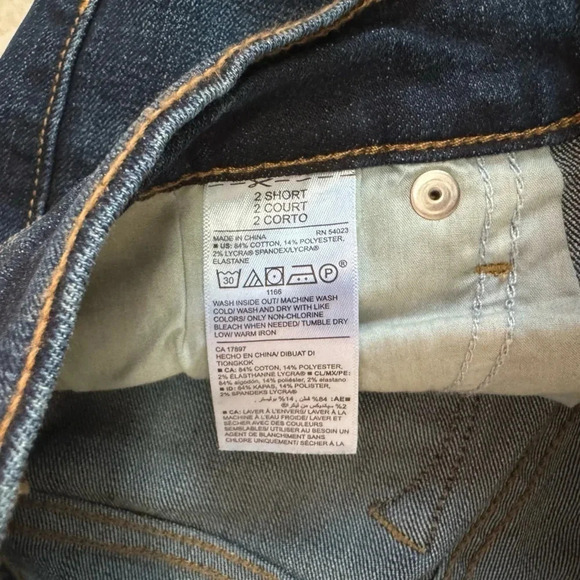 Old Navy Curvy Mid-Rise Jeans size 2 short (petite) - Picture 5 of 7